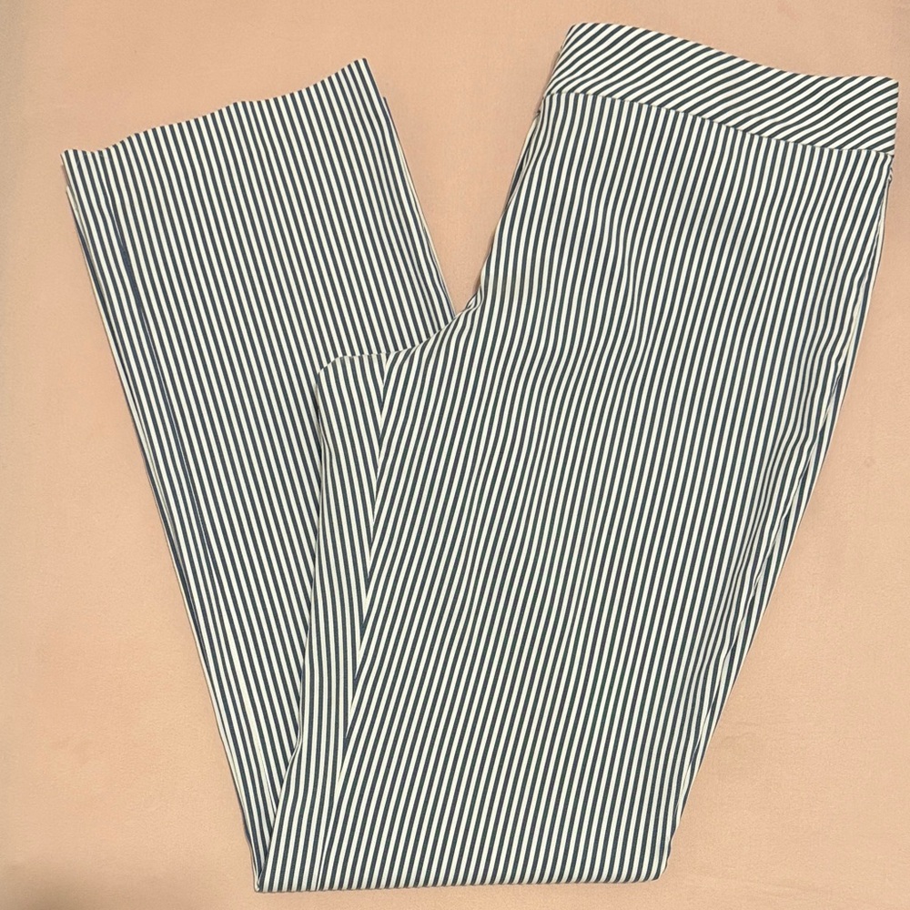 Nine West Classic Blue and White Striped Pants. Perfect for Coastal wear.